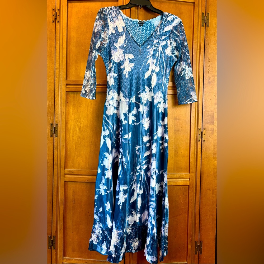 Komarov size medium V-neck  Midnight Vine floral print charmeuse lace midi dress